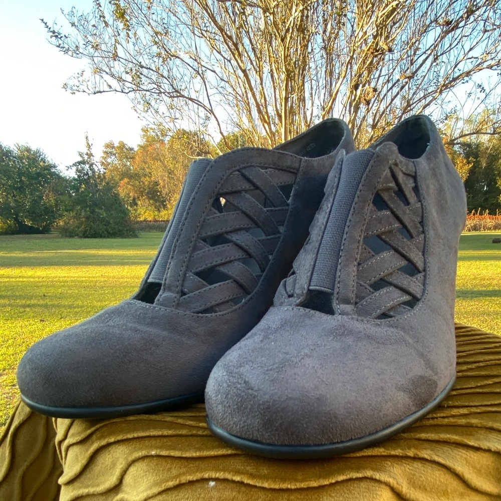 Aerosoles Women's Head Role Gray Faux Suede Block Heel Dress Shoes, Size 9
